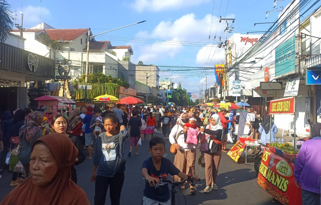 Area Dhoho CFD yang mulai dipenuhi pengunjung. (Foto: Dedikasi)