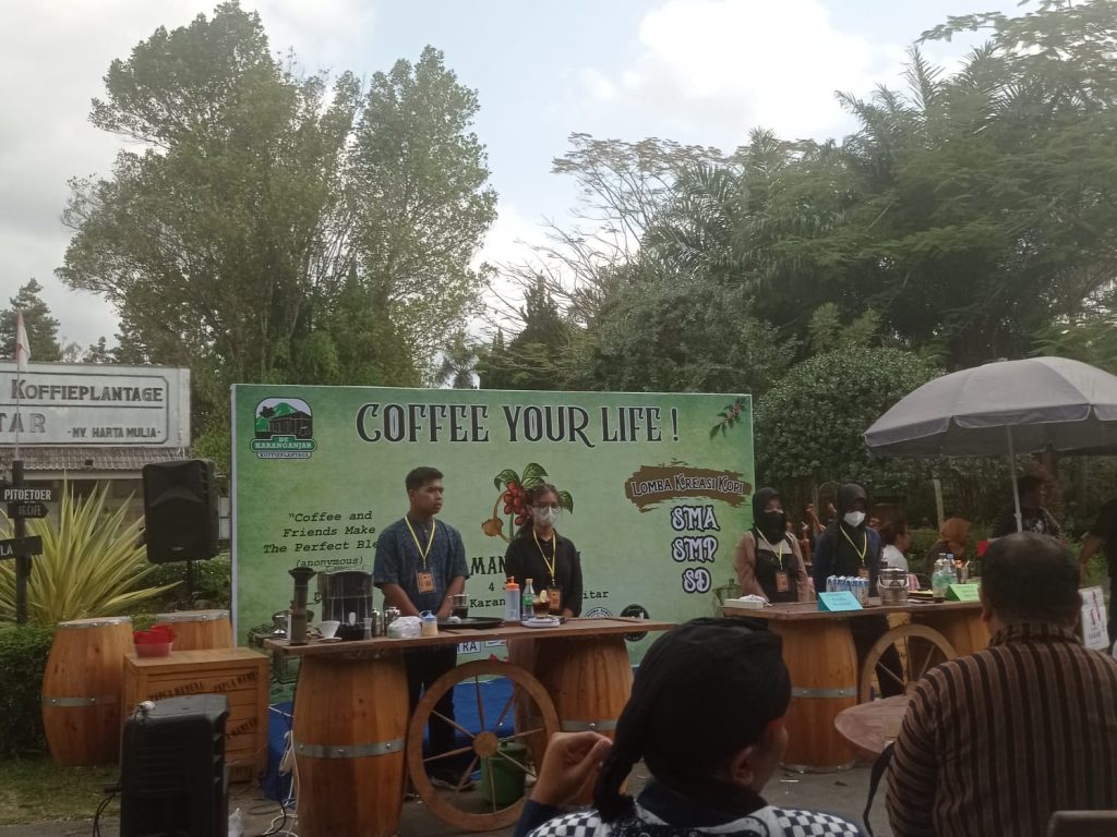 Salah satu acara Tradisi Manten Kopi. (Foto: Lela)