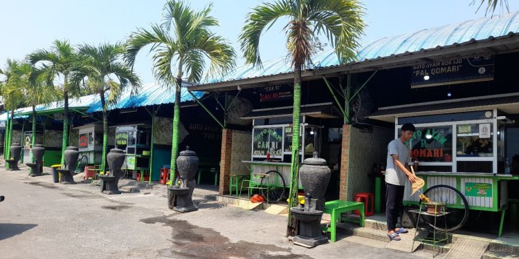 Potret Lapak Soto di Bagian Timur Terminal Baru (Foto: Dedikasi)