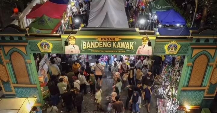 Suasana Pasar Bandeng (Instagram: @rendyekar