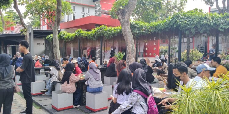 Future English Education dan Kediri Book Party Selenggarakan Budaya Literasi di Pare, Kediri