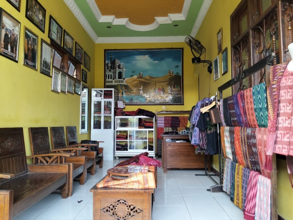 rumah usaha kain tenun "medali mas"