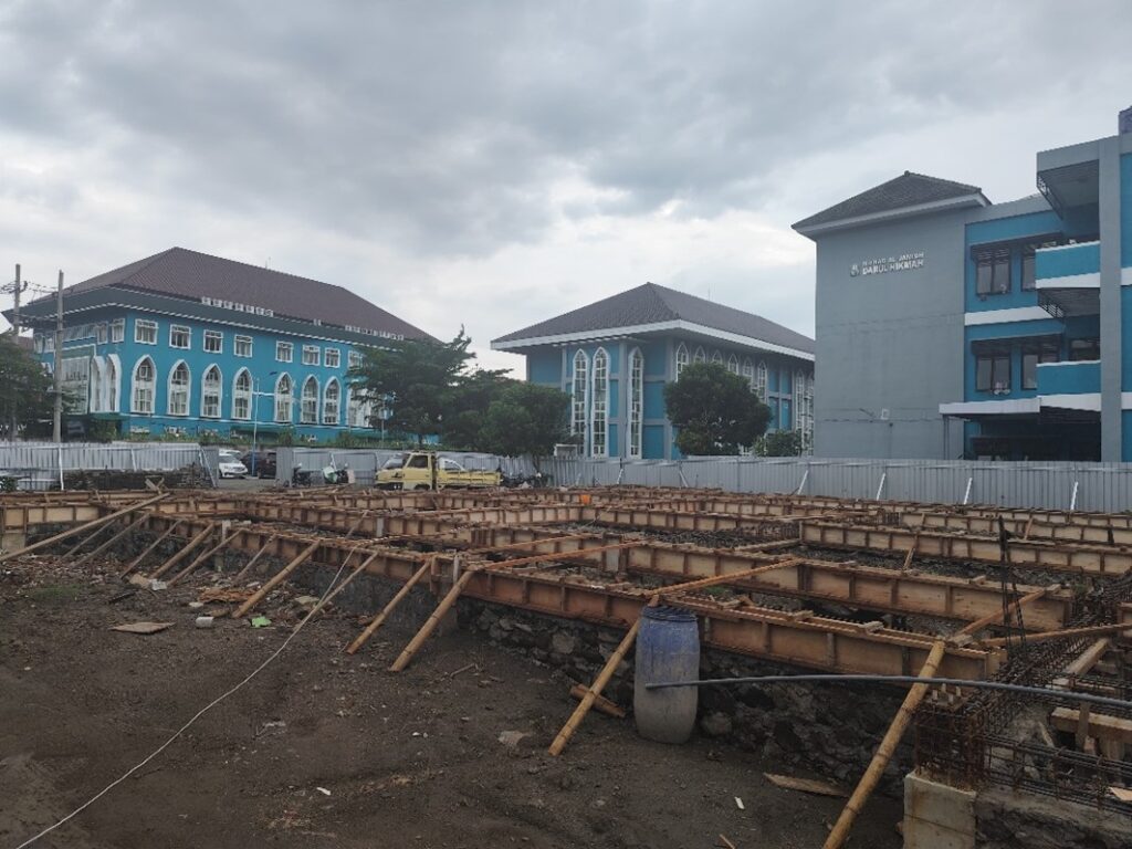 Foto LPM Dedikasi : Pembangunan Masjid Abi Sya’roni