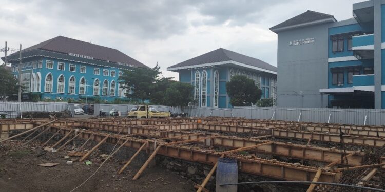 Foto LPM Dedikasi : Pembangunan Masjid Abi Sya’roni