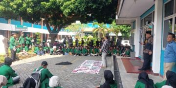 Sumber: Suasana Demonstrasi Aliansi Mahasiswa UIN Kediri bersama pihak rektorat di lingkungan kampus