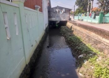 Jejak Limbah dan Sunyinya Tanggung Jawab di Bantaran Sungai Cikijing