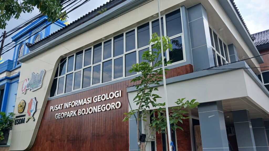 Gedung PIG Geopark Bojonegoro nampak dari luar. (27/03/26)