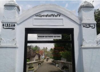 Pintu Masuk Kawasan Makam Batoro Katong (20/7/26)