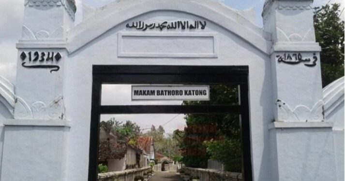 Pintu Masuk Kawasan Makam Batoro Katong (20/7/26)
