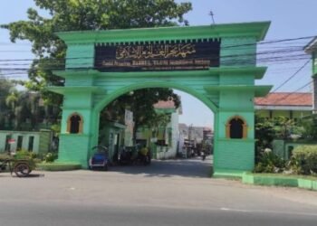Gerbang masuk pondok pesantren Bahrul Ulum Tambakberas Jombang