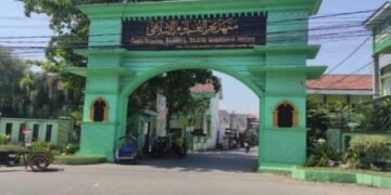 Gerbang masuk pondok pesantren Bahrul Ulum Tambakberas Jombang