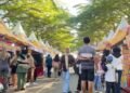 Foto by Salsabila : Suasana Car Free Day (CFD) Kediri dipadati pengunjung yang berburu kuliner dan menikmati waktu akhir pekan bersama keluarga maupun teman. CFD menjadi salah satu ruang publik favorit masyarakat untuk rekreasi sekaligus menggerakkan ekonomi pedagang kecil.