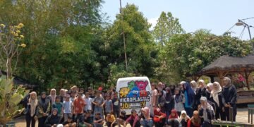Cetak Agen Perubahan Sejak Dini: Sekolah Alam Ramadhani dan ECOTON Gelar “Detektif Mikroplastik”