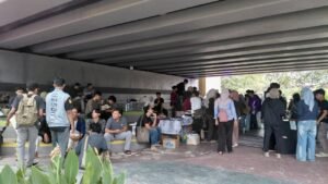 Lapak komunitas meramaikan kegiatan Muda Mudi di Taman Brantas.
